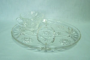EARLY AMERICAN PRESCUT LUNCHEON/SNACK PLATES SNACK SET - Picture 1 of 3