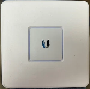 Ubiquiti Networks UniFi Security Gateway - White (USG) - Picture 1 of 3
