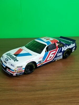 Mark Martin #6 Valvoline Ford Thunderbird ERTL American Muscle # 7222 - Image 1 of 4