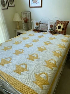 Antiguo Edredón Cesta Vintage Acolchado a Mano 76" x 66" Dorado Amarillo Blanco Cheddar - Imagen 1 de 22