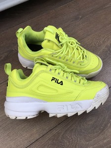 white fila size 4