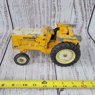 Vintage ertl 1/16 3444 International Harvester tractor parts/repair yellow/white - Image 1 of 4