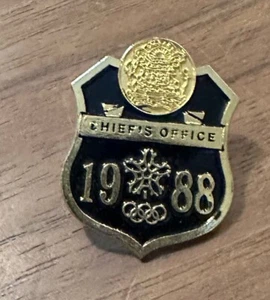 Pin de seguridad olímpica de la oficina del jefe de Calgary 1988 - Imagen 1 de 1