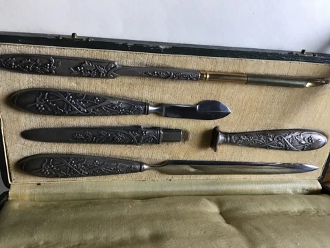 Beautiful Five Piece Desk Set 4"by 9.5" Cover