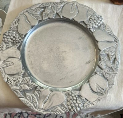 ANTIGUO PLATO DE FRUTAS OVALADO DE ALUMINIO BRILLANTE RELIEVE DECORACIÓN PLATO DE CORTE Foto 1 de 4