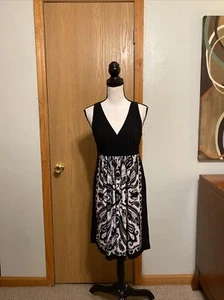 Sandra Darren Größe 8 schwarz & weiß ärmellos V-Ausschnitt knielang A-Linie Kleid - Bild 1 von 4