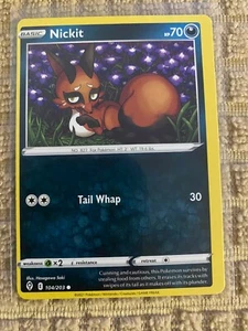 Pokémon - Vivid Voltage - Nickit 104/185 Error Misprint/Miscut LP - Bild 1 von 2