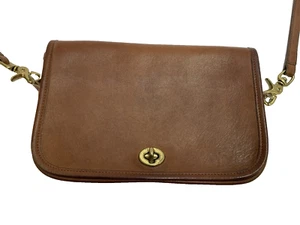 Coach Vintage 1994 Tan Pocket Purse 9755 USA Turn Lock Crossbody F4D - 9755 - Picture 1 of 16