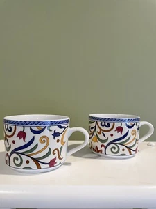 2er Set Gibson Everyday Flat Tassen Becher 3,5" blau Kettenrand mit Ranken & Blumen - Bild 1 von 7