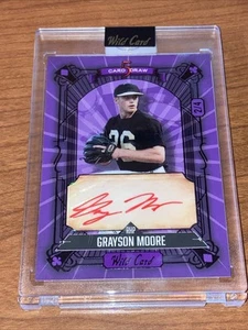 2024 Wild Card 5 Card Draw GRAYSON MOORE Auto Viola #/4 Chicago Cubs SP inchiostro rosso - Foto 1 di 4