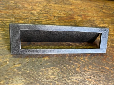 Ancienne Entrée boîte aux lettres en fonte ,estampillée RY - Photo 1/4