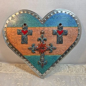 Arte de pared firmado con cruces de corazón de hojalata perforadas hechas a mano 11x13" - Imagen 1 de 13