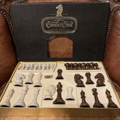 Винтажный 1967 турнир издание Cavalier шахматы комплект 1498 EX состоянии полный в коробке - Изображение 1 из 4