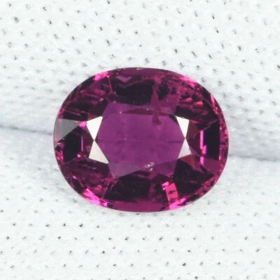 1.17 ct LUSTROUS   NICE PINK  NATURAL TOURMALINE / Rubelite - Oval See Vdo RD - Image 1 of 3