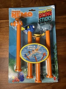 New Sealed 2004 Finding Nemo Pool Toy Diving Sticks Crush Bruce Dory - Picture 1 of 7