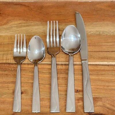 Cuchillo cucharas tenedores diseño onda brillante de acero inoxidable internacional de 5 piezas Foto 1 de 4