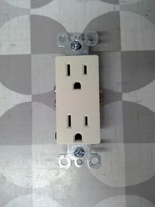 Legrand / Trademaster 885-LA Decorator Receptacle **Free Shipping** - Picture 1 of 2