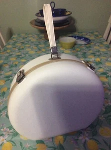 Vintage 60's 70's Round Hard Plastic Train Case White Footed 13x12x5 Hat Box MOD - Picture 1 of 11