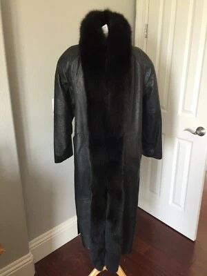 Abrigo de piel de zorro noruego para mujer, avestruz en relieve, abrigo de cuero negro de longitud completa Foto 1 de 4