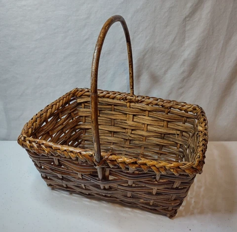 Vtg. Rectangular Wicker Woven Split Bamboo Basket Solid Handle 13L x 10W x 14H Cover