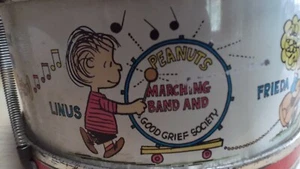 PEANUTS MARCHING BAND DRUM SNOOPY CHARLIE BROWN VINTAGE METAL CHEIN - Picture 1 of 11