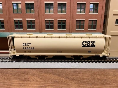 InterMountain HO 45209-15 CSX Cylindrical Covered Hopper #226049 w/Round Hatches - Image 1 of 4