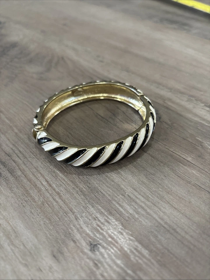Pulsera fornash Esmalte Blanco y Negro Bisagras Tono Dorado Foto 1 de 4
