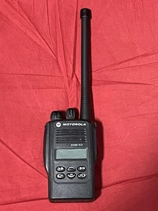 Motorola EX560 Xls VHF Portable Two-Way Radio New Battery - Picture 1 of 4