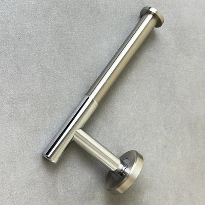 Soporte de papel higiénico Gatco en cromo y níquel cepillado 09-07-2000 Foto 1 de 4