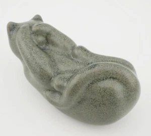 Lovely Art Pottery Cat Laying on His Back Figure Signed PY - Foto 1 di 3