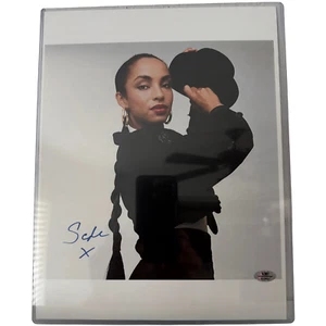 8x10 Foto, signiert von Sade! Kommt mit COA! - Bild 1 von 3
