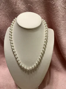 18 Inch Cultured Freshwater 8-9mm Round Genuine White Pearl Strand - Picture 1 of 4