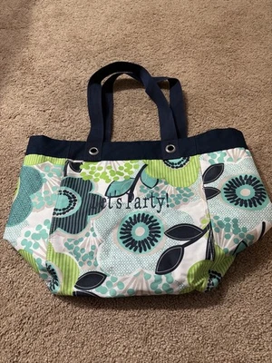 Thirty-One (31) Essential Storage Tote in Fabulous Floral pattern canvas  - Image 1 of 4