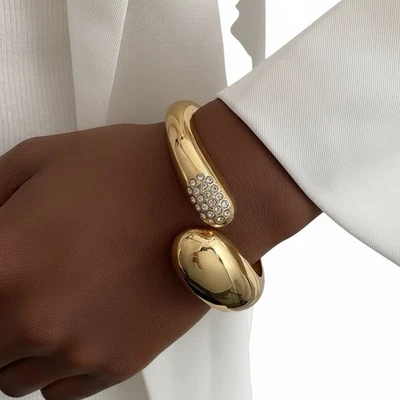 Brazalete Grueso Dorado Escultural Alexis Bittar ESTILO Puño Declaración Fundido Boho Foto 1 de 4