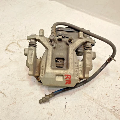 TOYOTA CAMRY ЗАДНИЙ ПАССАЖИРСКИЙ БОКОВОЙ ТОРМОЗ СУППОРТ И ПРИВОД ЭЛЕКТРИЧЕСКИЙ 2018-2024 OEM - Изображение 1 из 4