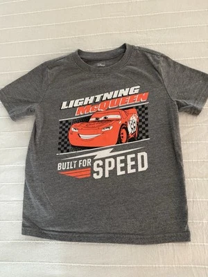 Camiseta con estampado gráfico Lightning McQueen de Disney Jumping Bean talla 6 para niños pequeños Foto 1 de 4