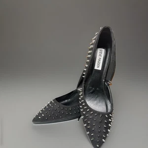 Vintage Designer Steve Madden schwarzer Wildleder-Damenschuh mit Absatzspikes 5,5 - Bild 1 von 8