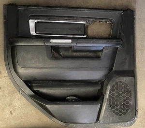 💥OEM 2013 - 2018 RAM Laramie Limited Black Left Rear Interior Door Trim Panel - Foto 1 di 8