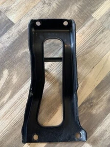 03-06 Mitsubishi Lancer Base OEM INTAKE MANIFOLD BRACE BRACKET - Picture 1 of 3