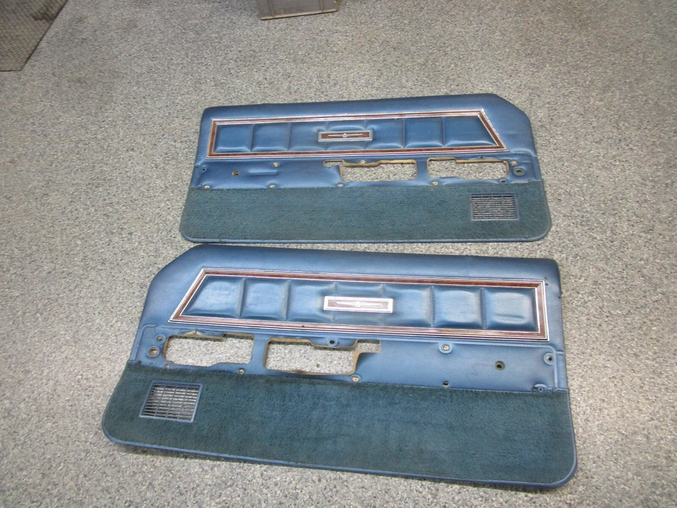 Ford Thunderbird 1977-1979 par de paneles de puerta azul   Foto 1 de 4