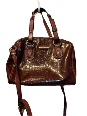 Bolso de hombro Dana Buchman de cuero sintético marrón, estampado de cebra en el interior Foto 1 de 4