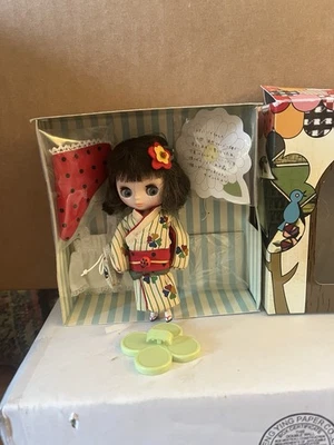 Blythe Margaret Meets Ladybug Petite Doll Mamechiyo Takara Hasbro 2005 - Image 1 of 4