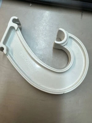 Gancho de soporte de barra de barra de soporte de suspensión ClosetMaid (1) Foto 1 de 2