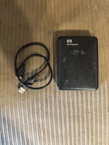 WD My Passport 1TB Portable External Hard Drive And Cable - Afbeelding 1 van 2