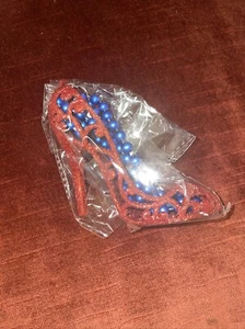 2025 Krewe of Muses Large Red Glitter Shoe Beads Mardi Gras - Picture 1 of 3