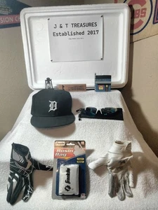 Detroit Tigers New Era 59Fifty Hat Cap Fitted (Size 7 3/4), Sunglasses, Gloves + - Picture 1 of 16
