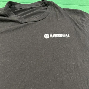 RARA Madden EA Sports 2024 24 NFL Shirt Tournament Promo L/XL John BOOM gioco - Foto 1 di 8