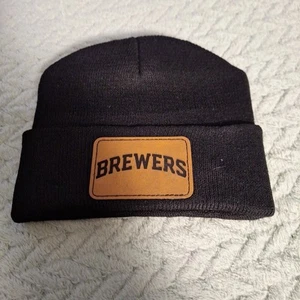 Gorro negro con parche de cuero de los Milwaukee Brewers MLB - Imagen 1 de 3