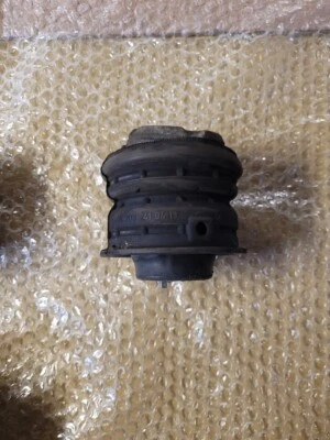 Mercedes Benz SLK 320 ENGINE MOUNTING OS A2032410413 — 第 1/3 张图片