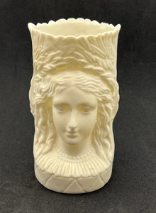 Raro porta spille cappello ceramica bianca vintage volti di donna art nouveau - Foto 1 di 10